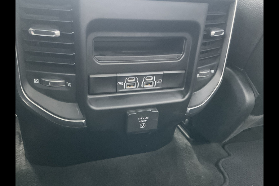 Dodge Ram 1500 5.7 V8 4x4 Crew Cab Laramie LPG Trekhaak Leer Stoelverw+Ventilatie Alpine VOL! Dodge Ram 1500 5.7 V8 4x4 Crew Cab Laramie LPG Trekhaak Leer Stoelverw+Ventilatie Alpine VOL!