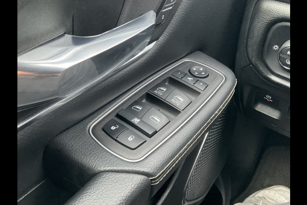Dodge Ram 1500 5.7 V8 4x4 Crew Cab Laramie LPG Trekhaak Leer Stoelverw+Ventilatie Alpine VOL! Dodge Ram 1500 5.7 V8 4x4 Crew Cab Laramie LPG Trekhaak Leer Stoelverw+Ventilatie Alpine VOL!