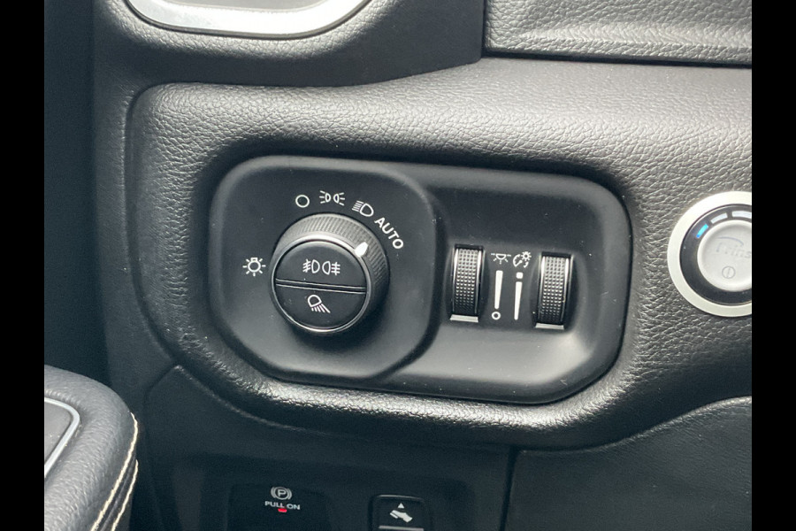 Dodge Ram 1500 5.7 V8 4x4 Crew Cab Laramie LPG Trekhaak Leer Stoelverw+Ventilatie Alpine VOL! Dodge Ram 1500 5.7 V8 4x4 Crew Cab Laramie LPG Trekhaak Leer Stoelverw+Ventilatie Alpine VOL!