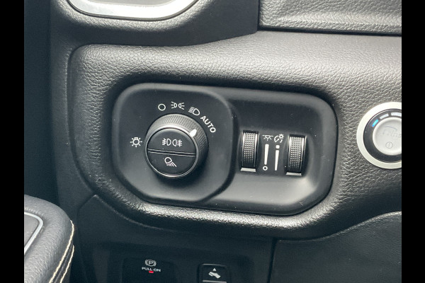 Dodge Ram 1500 5.7 V8 4x4 Crew Cab Laramie LPG Trekhaak Leer Stoelverw+Ventilatie Alpine VOL! Dodge Ram 1500 5.7 V8 4x4 Crew Cab Laramie LPG Trekhaak Leer Stoelverw+Ventilatie Alpine VOL!