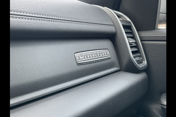 Dodge Ram 1500 5.7 V8 4x4 Crew Cab Laramie LPG Trekhaak Leer Stoelverw+Ventilatie Alpine VOL! Dodge Ram 1500 5.7 V8 4x4 Crew Cab Laramie LPG Trekhaak Leer Stoelverw+Ventilatie Alpine VOL!