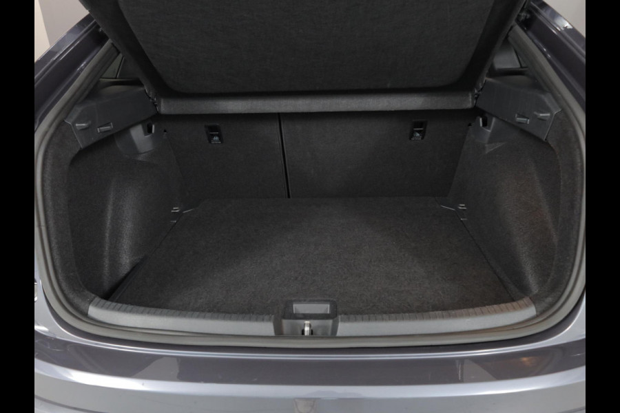 Volkswagen Taigo 1.0 TSI R-Line Edition 116 pk Automaat (DSG) | Verlengde garantie | Navigatie | Parkeersensoren | Achteruitrijcamera | Black Style pakket | Stoelverwarming | R-Line |