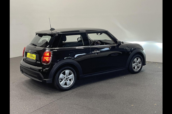 MINI Cooper 1.5 Serious Business AUT Navigatie Apple Carplay/Android Auto Parkeersensoren achter Cruise Control Virtual Cockpit Full LED Climate Control