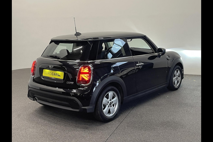 MINI Cooper 1.5 Serious Business AUT Navigatie Apple Carplay/Android Auto Parkeersensoren achter Cruise Control Virtual Cockpit Full LED Climate Control