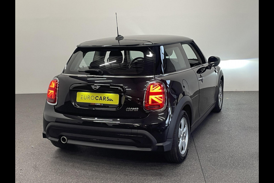 MINI Cooper 1.5 Serious Business AUT Navigatie Apple Carplay/Android Auto Parkeersensoren achter Cruise Control Virtual Cockpit Full LED Climate Control
