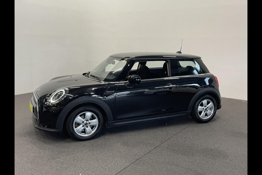 MINI Cooper 1.5 Serious Business AUT Navigatie Apple Carplay/Android Auto Parkeersensoren achter Cruise Control Virtual Cockpit Full LED Climate Control