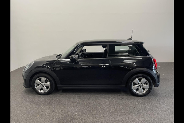 MINI Cooper 1.5 Serious Business AUT Navigatie Apple Carplay/Android Auto Parkeersensoren achter Cruise Control Virtual Cockpit Full LED Climate Control