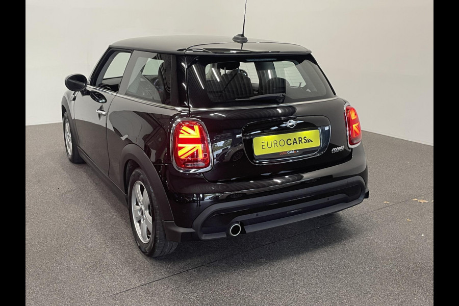 MINI Cooper 1.5 Serious Business AUT Navigatie Apple Carplay/Android Auto Parkeersensoren achter Cruise Control Virtual Cockpit Full LED Climate Control