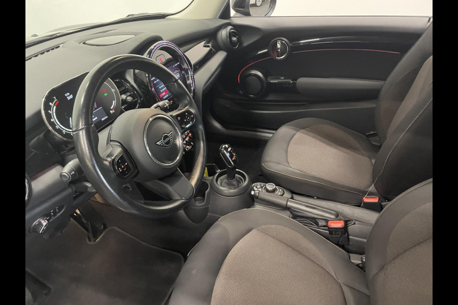 MINI Cooper 1.5 Serious Business AUT Navigatie Apple Carplay/Android Auto Parkeersensoren achter Cruise Control Virtual Cockpit Full LED Climate Control