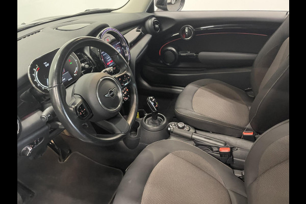 MINI Cooper 1.5 Serious Business AUT Navigatie Apple Carplay/Android Auto Parkeersensoren achter Cruise Control Virtual Cockpit Full LED Climate Control