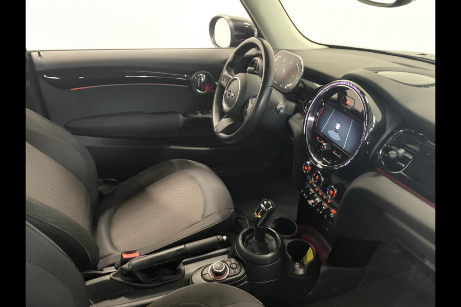 MINI Cooper 1.5 Serious Business AUT Navigatie Apple Carplay/Android Auto Parkeersensoren achter Cruise Control Virtual Cockpit Full LED Climate Control
