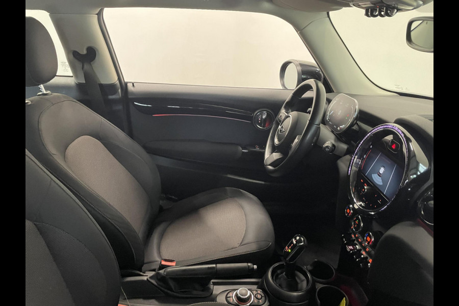 MINI Cooper 1.5 Serious Business AUT Navigatie Apple Carplay/Android Auto Parkeersensoren achter Cruise Control Virtual Cockpit Full LED Climate Control