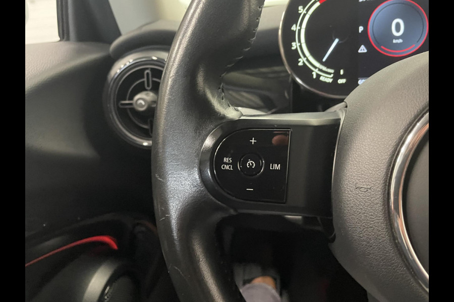 MINI Cooper 1.5 Serious Business AUT Navigatie Apple Carplay/Android Auto Parkeersensoren achter Cruise Control Virtual Cockpit Full LED Climate Control