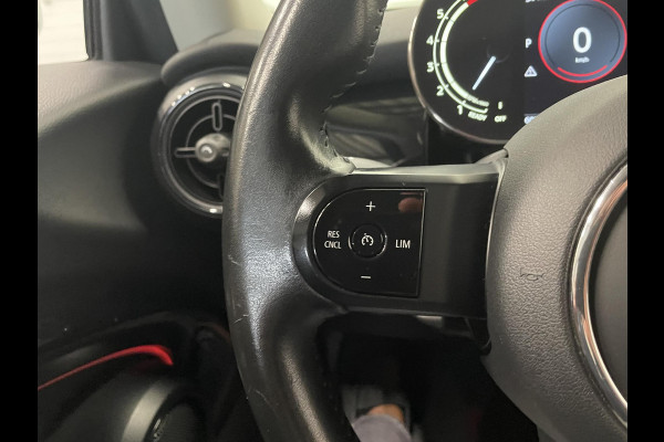 MINI Cooper 1.5 Serious Business AUT Navigatie Apple Carplay/Android Auto Parkeersensoren achter Cruise Control Virtual Cockpit Full LED Climate Control