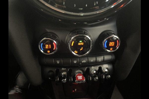 MINI Cooper 1.5 Serious Business AUT Navigatie Apple Carplay/Android Auto Parkeersensoren achter Cruise Control Virtual Cockpit Full LED Climate Control