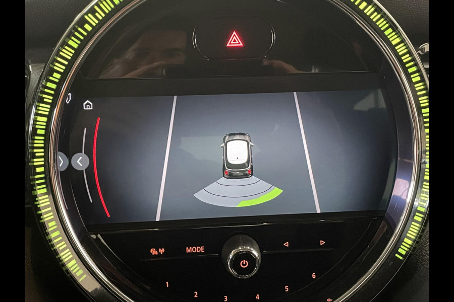 MINI Cooper 1.5 Serious Business AUT Navigatie Apple Carplay/Android Auto Parkeersensoren achter Cruise Control Virtual Cockpit Full LED Climate Control