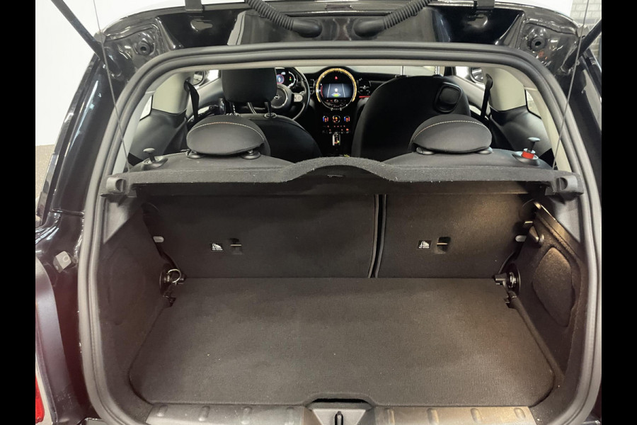 MINI Cooper 1.5 Serious Business AUT Navigatie Apple Carplay/Android Auto Parkeersensoren achter Cruise Control Virtual Cockpit Full LED Climate Control