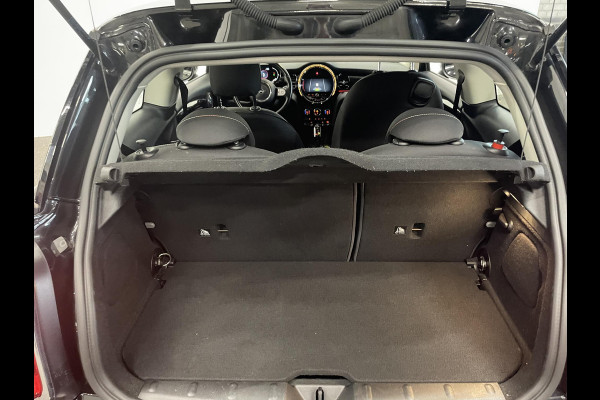 MINI Cooper 1.5 Serious Business AUT Navigatie Apple Carplay/Android Auto Parkeersensoren achter Cruise Control Virtual Cockpit Full LED Climate Control