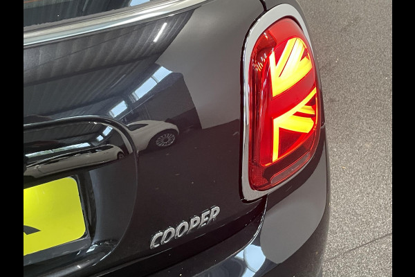 MINI Cooper 1.5 Serious Business AUT Navigatie Apple Carplay/Android Auto Parkeersensoren achter Cruise Control Virtual Cockpit Full LED Climate Control