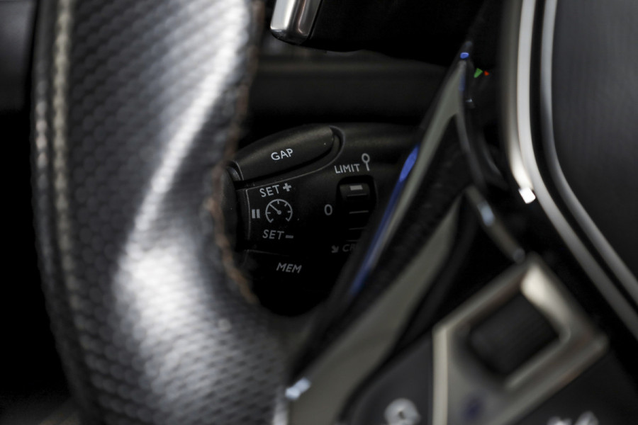 Peugeot 3008 1.6 HYbrid4 300 PK GT Orig. NL | Dig. Cockpit | Trekhaak | Cruise | PDC | Camera | NAV+App. Connect | ECC | LM 19" |