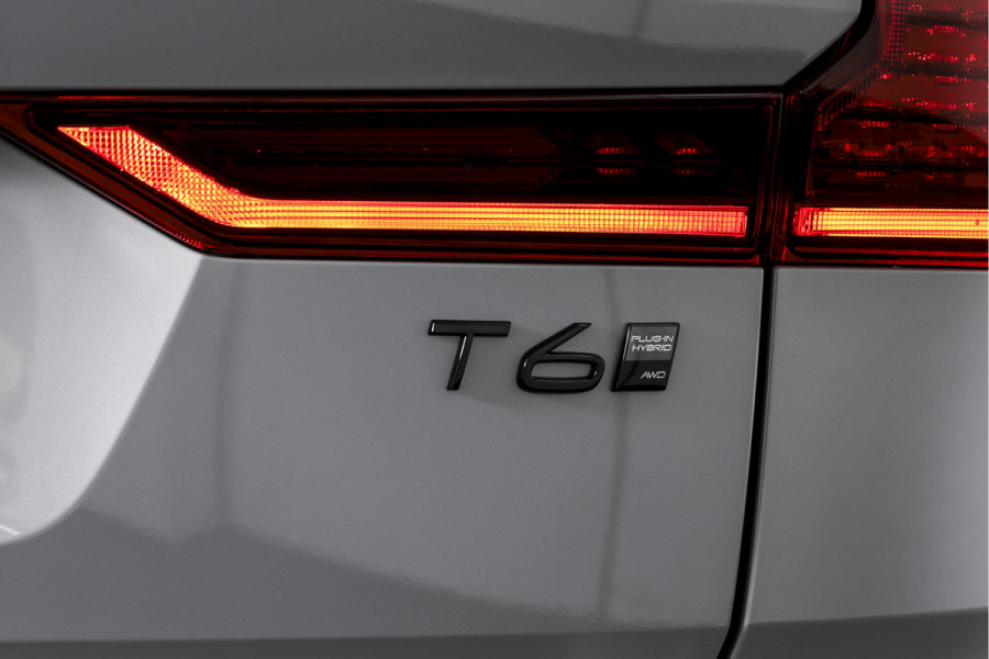 Volvo XC60 2.0 T6 Plug-in hybrid AWD Ultra Black Edition Facelift | Harmon Kardon | S/K Panodak | Dig.Cockpit | Adapt.Cruise | Stoel-+Stuurverw. | 360 Camera | NAV+App.Connect | Auto.Airco | LM 21" | 4709