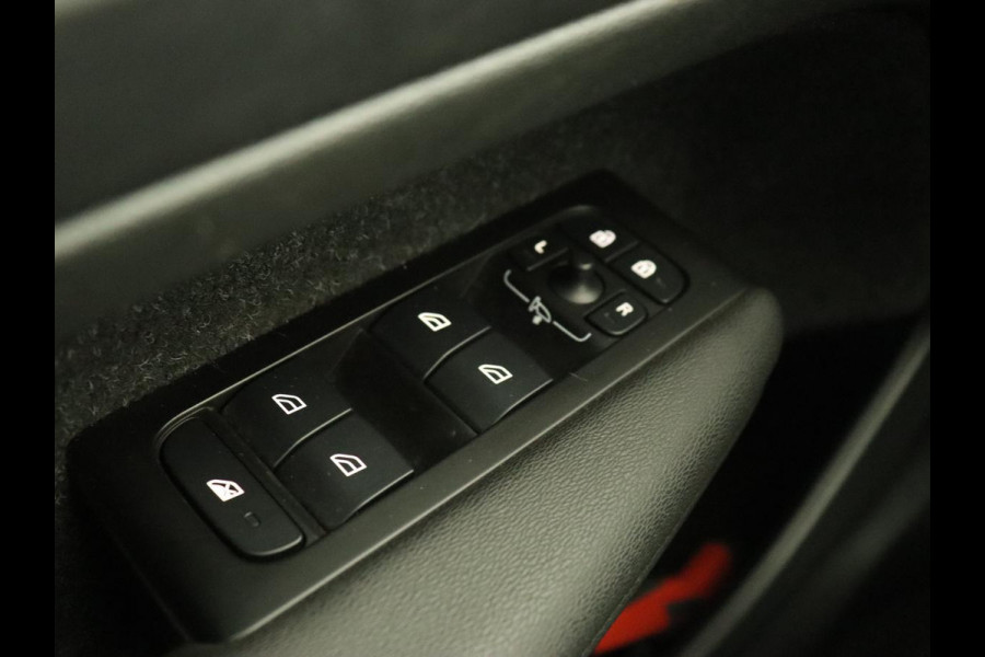 Volvo XC40 1.5 T4 Recharge Inscription Expression | Trekhaak | Carplay | Navigatie | Climate control | Parkeerhulp | Cruise control | Full LED | PHEV | Plug In