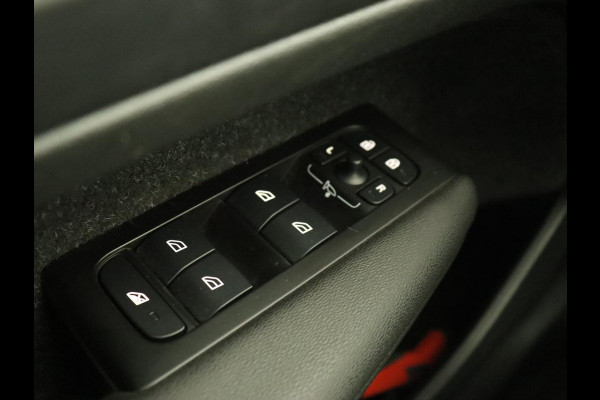 Volvo XC40 1.5 T4 Recharge Inscription Expression | Trekhaak | Carplay | Navigatie | Climate control | Parkeerhulp | Cruise control | Full LED | PHEV | Plug In