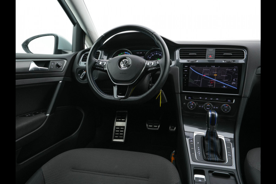 Volkswagen e-Golf {SOH-90%} Aut. *ADAPTIVE-CRUISE | FULL-LED | NAVI-FULLMAP | COMFORT-SEATS | ECC | PRIVACY-GLASS | PARKPILOT | CCS-FASTLOADER | 16''ALU* Volkswagen e-Golf {SOH-90%} Aut. *ADAPTIVE-CRUISE | FULL-LED | NAVI-FULLMAP | COMFORT-SEATS | ECC | PRIVACY-GLASS | PARKPILOT | CCS-FASTLOADER | 16''ALU*