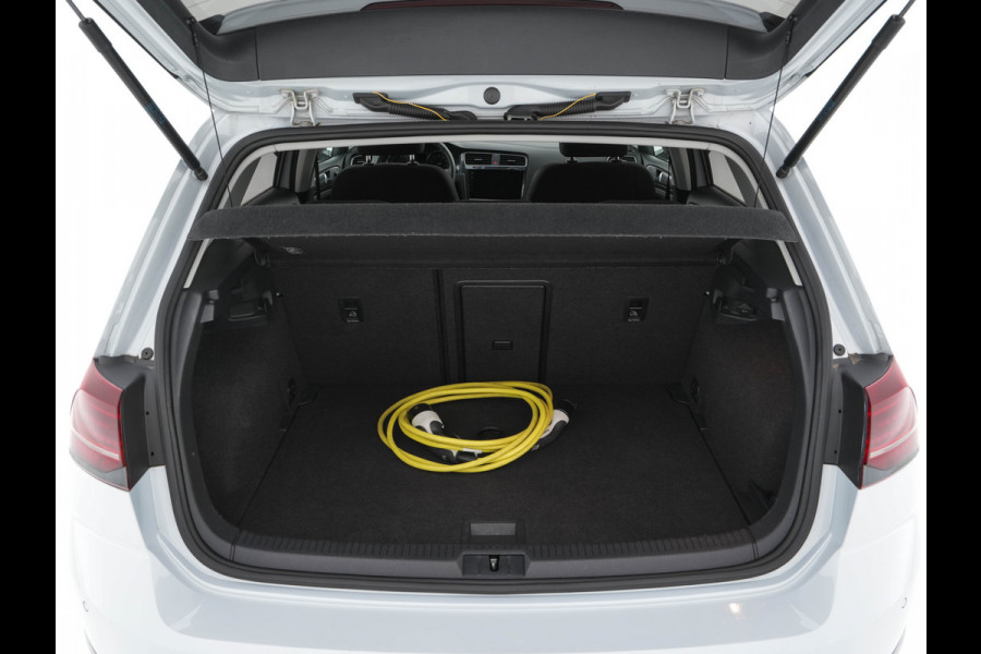 Volkswagen e-Golf {SOH-90%} Aut. *ADAPTIVE-CRUISE | FULL-LED | NAVI-FULLMAP | COMFORT-SEATS | ECC | PRIVACY-GLASS | PARKPILOT | CCS-FASTLOADER | 16''ALU* Volkswagen e-Golf {SOH-90%} Aut. *ADAPTIVE-CRUISE | FULL-LED | NAVI-FULLMAP | COMFORT-SEATS | ECC | PRIVACY-GLASS | PARKPILOT | CCS-FASTLOADER | 16''ALU*
