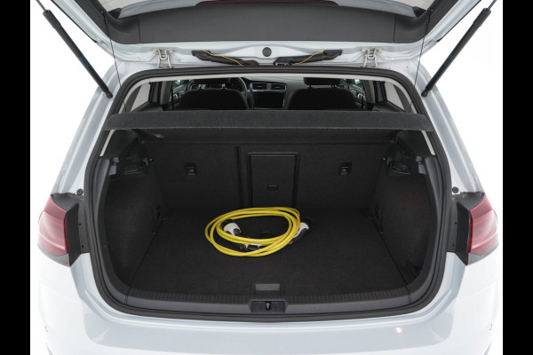 Volkswagen e-Golf {SOH-90%} Aut. *ADAPTIVE-CRUISE | FULL-LED | NAVI-FULLMAP | COMFORT-SEATS | ECC | PRIVACY-GLASS | PARKPILOT | CCS-FASTLOADER | 16''ALU* Volkswagen e-Golf {SOH-90%} Aut. *ADAPTIVE-CRUISE | FULL-LED | NAVI-FULLMAP | COMFORT-SEATS | ECC | PRIVACY-GLASS | PARKPILOT | CCS-FASTLOADER | 16''ALU*