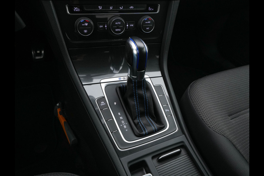 Volkswagen e-Golf {SOH-90%} Aut. *ADAPTIVE-CRUISE | FULL-LED | NAVI-FULLMAP | COMFORT-SEATS | ECC | PRIVACY-GLASS | PARKPILOT | CCS-FASTLOADER | 16''ALU* Volkswagen e-Golf {SOH-90%} Aut. *ADAPTIVE-CRUISE | FULL-LED | NAVI-FULLMAP | COMFORT-SEATS | ECC | PRIVACY-GLASS | PARKPILOT | CCS-FASTLOADER | 16''ALU*