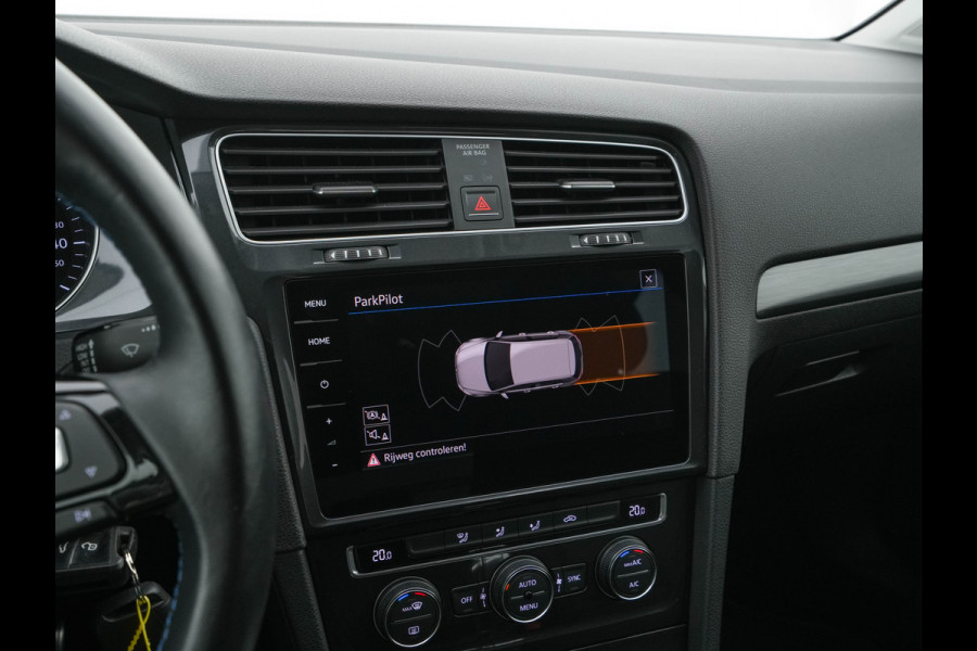 Volkswagen e-Golf {SOH-90%} Aut. *ADAPTIVE-CRUISE | FULL-LED | NAVI-FULLMAP | COMFORT-SEATS | ECC | PRIVACY-GLASS | PARKPILOT | CCS-FASTLOADER | 16''ALU* Volkswagen e-Golf {SOH-90%} Aut. *ADAPTIVE-CRUISE | FULL-LED | NAVI-FULLMAP | COMFORT-SEATS | ECC | PRIVACY-GLASS | PARKPILOT | CCS-FASTLOADER | 16''ALU*