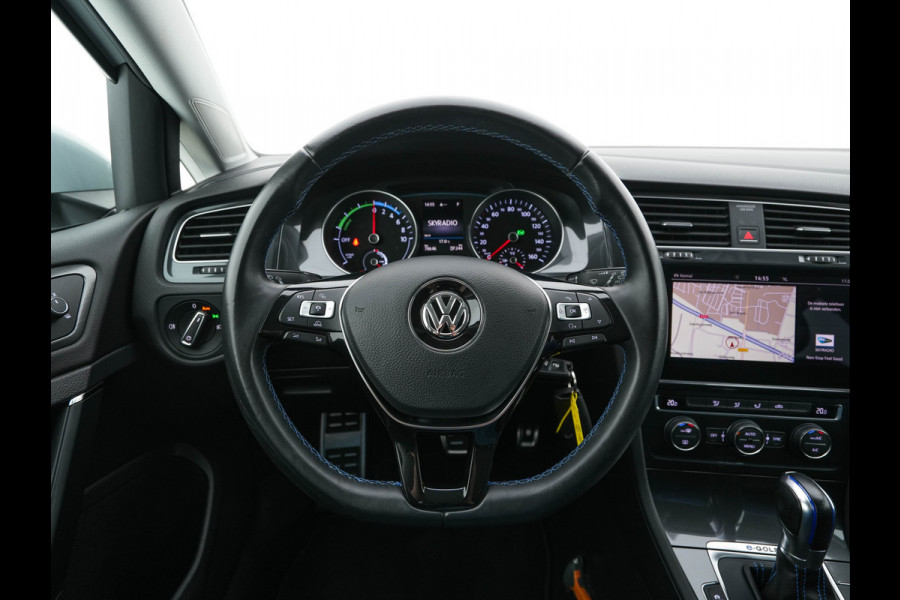 Volkswagen e-Golf {SOH-90%} Aut. *ADAPTIVE-CRUISE | FULL-LED | NAVI-FULLMAP | COMFORT-SEATS | ECC | PRIVACY-GLASS | PARKPILOT | CCS-FASTLOADER | 16''ALU* Volkswagen e-Golf {SOH-90%} Aut. *ADAPTIVE-CRUISE | FULL-LED | NAVI-FULLMAP | COMFORT-SEATS | ECC | PRIVACY-GLASS | PARKPILOT | CCS-FASTLOADER | 16''ALU*