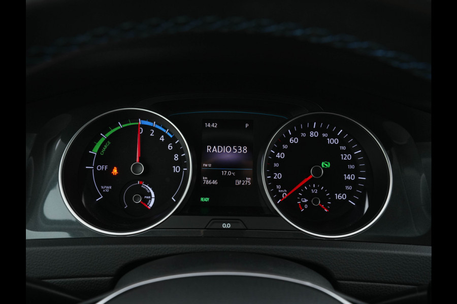 Volkswagen e-Golf {SOH-90%} Aut. *ADAPTIVE-CRUISE | FULL-LED | NAVI-FULLMAP | COMFORT-SEATS | ECC | PRIVACY-GLASS | PARKPILOT | CCS-FASTLOADER | 16''ALU* Volkswagen e-Golf {SOH-90%} Aut. *ADAPTIVE-CRUISE | FULL-LED | NAVI-FULLMAP | COMFORT-SEATS | ECC | PRIVACY-GLASS | PARKPILOT | CCS-FASTLOADER | 16''ALU*
