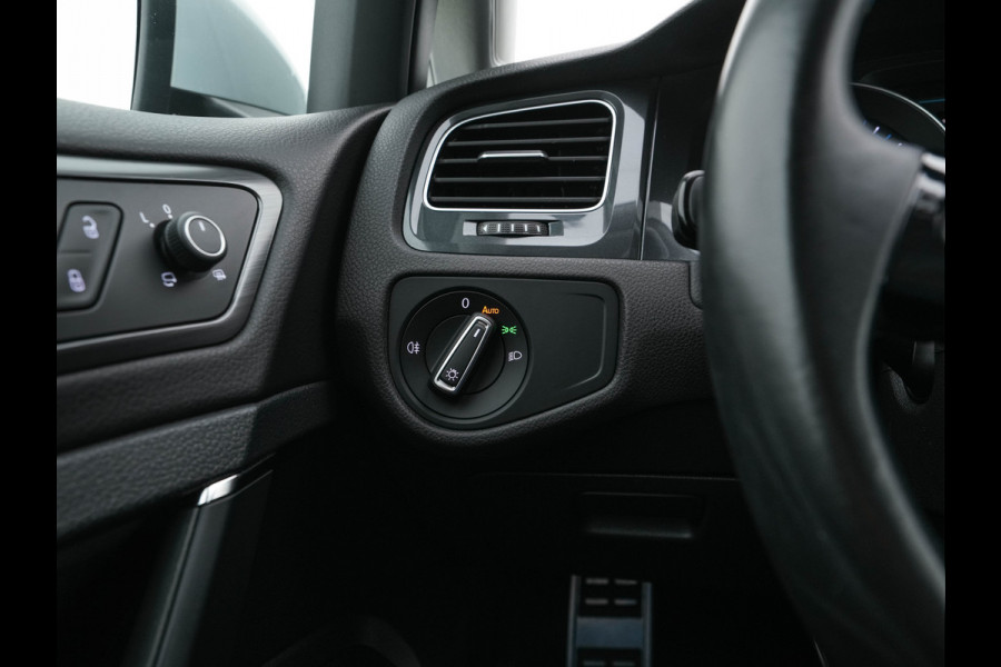 Volkswagen e-Golf {SOH-90%} Aut. *ADAPTIVE-CRUISE | FULL-LED | NAVI-FULLMAP | COMFORT-SEATS | ECC | PRIVACY-GLASS | PARKPILOT | CCS-FASTLOADER | 16''ALU* Volkswagen e-Golf {SOH-90%} Aut. *ADAPTIVE-CRUISE | FULL-LED | NAVI-FULLMAP | COMFORT-SEATS | ECC | PRIVACY-GLASS | PARKPILOT | CCS-FASTLOADER | 16''ALU*