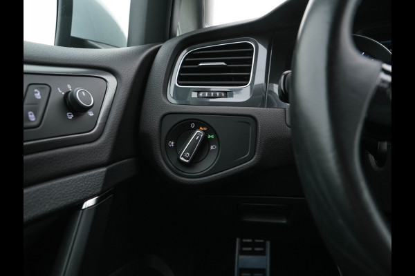 Volkswagen e-Golf {SOH-90%} Aut. *ADAPTIVE-CRUISE | FULL-LED | NAVI-FULLMAP | COMFORT-SEATS | ECC | PRIVACY-GLASS | PARKPILOT | CCS-FASTLOADER | 16''ALU* Volkswagen e-Golf {SOH-90%} Aut. *ADAPTIVE-CRUISE | FULL-LED | NAVI-FULLMAP | COMFORT-SEATS | ECC | PRIVACY-GLASS | PARKPILOT | CCS-FASTLOADER | 16''ALU*