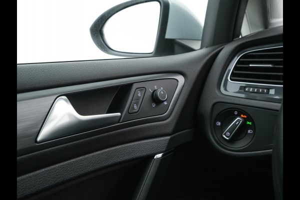 Volkswagen e-Golf {SOH-90%} Aut. *ADAPTIVE-CRUISE | FULL-LED | NAVI-FULLMAP | COMFORT-SEATS | ECC | PRIVACY-GLASS | PARKPILOT | CCS-FASTLOADER | 16''ALU* Volkswagen e-Golf {SOH-90%} Aut. *ADAPTIVE-CRUISE | FULL-LED | NAVI-FULLMAP | COMFORT-SEATS | ECC | PRIVACY-GLASS | PARKPILOT | CCS-FASTLOADER | 16''ALU*