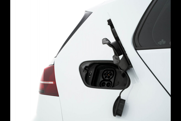 Volkswagen e-Golf {SOH-90%} Aut. *ADAPTIVE-CRUISE | FULL-LED | NAVI-FULLMAP | COMFORT-SEATS | ECC | PRIVACY-GLASS | PARKPILOT | CCS-FASTLOADER | 16''ALU* Volkswagen e-Golf {SOH-90%} Aut. *ADAPTIVE-CRUISE | FULL-LED | NAVI-FULLMAP | COMFORT-SEATS | ECC | PRIVACY-GLASS | PARKPILOT | CCS-FASTLOADER | 16''ALU*