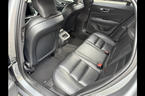 Volvo V60 2.0 B3 Momentum Advantage | R-Design | Elek. Trekhaak | Camera | Dealer onderhouden Volvo V60 2.0 B3 Momentum Advantage | R-Design | Elek. Trekhaak | Camera | Dealer onderhouden