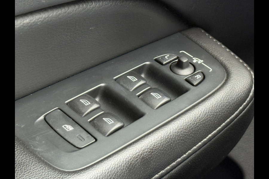 Volvo V60 2.0 B3 Momentum Advantage | R-Design | Elek. Trekhaak | Camera | Dealer onderhouden Volvo V60 2.0 B3 Momentum Advantage | R-Design | Elek. Trekhaak | Camera | Dealer onderhouden