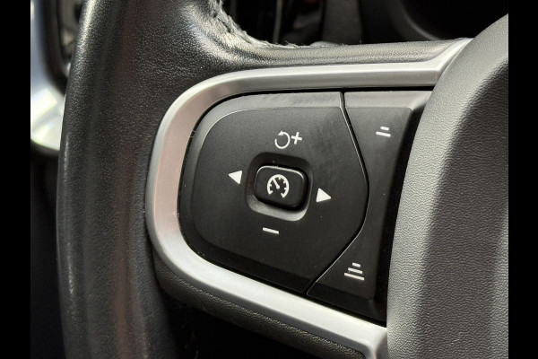 Volvo V60 2.0 B3 Momentum Advantage | R-Design | Elek. Trekhaak | Camera | Dealer onderhouden Volvo V60 2.0 B3 Momentum Advantage | R-Design | Elek. Trekhaak | Camera | Dealer onderhouden