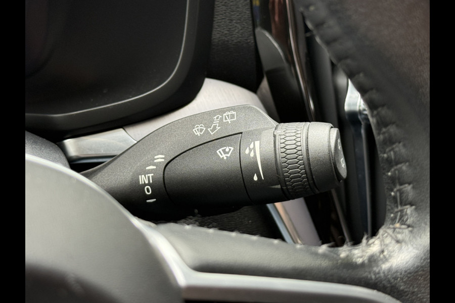 Volvo V60 2.0 B3 Momentum Advantage | R-Design | Elek. Trekhaak | Camera | Dealer onderhouden Volvo V60 2.0 B3 Momentum Advantage | R-Design | Elek. Trekhaak | Camera | Dealer onderhouden