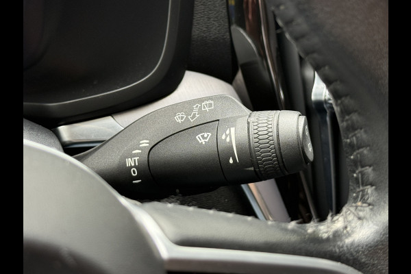 Volvo V60 2.0 B3 Momentum Advantage | R-Design | Elek. Trekhaak | Camera | Dealer onderhouden Volvo V60 2.0 B3 Momentum Advantage | R-Design | Elek. Trekhaak | Camera | Dealer onderhouden