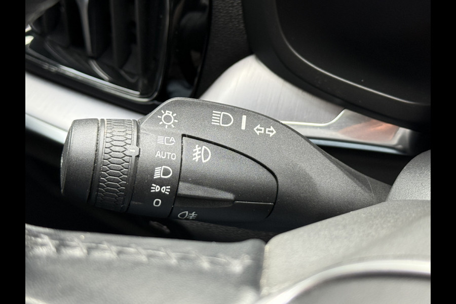 Volvo V60 2.0 B3 Momentum Advantage | R-Design | Elek. Trekhaak | Camera | Dealer onderhouden Volvo V60 2.0 B3 Momentum Advantage | R-Design | Elek. Trekhaak | Camera | Dealer onderhouden