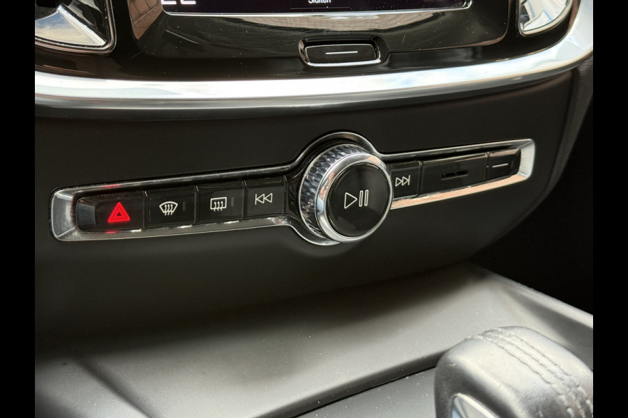 Volvo V60 2.0 B3 Momentum Advantage | R-Design | Elek. Trekhaak | Camera | Dealer onderhouden Volvo V60 2.0 B3 Momentum Advantage | R-Design | Elek. Trekhaak | Camera | Dealer onderhouden