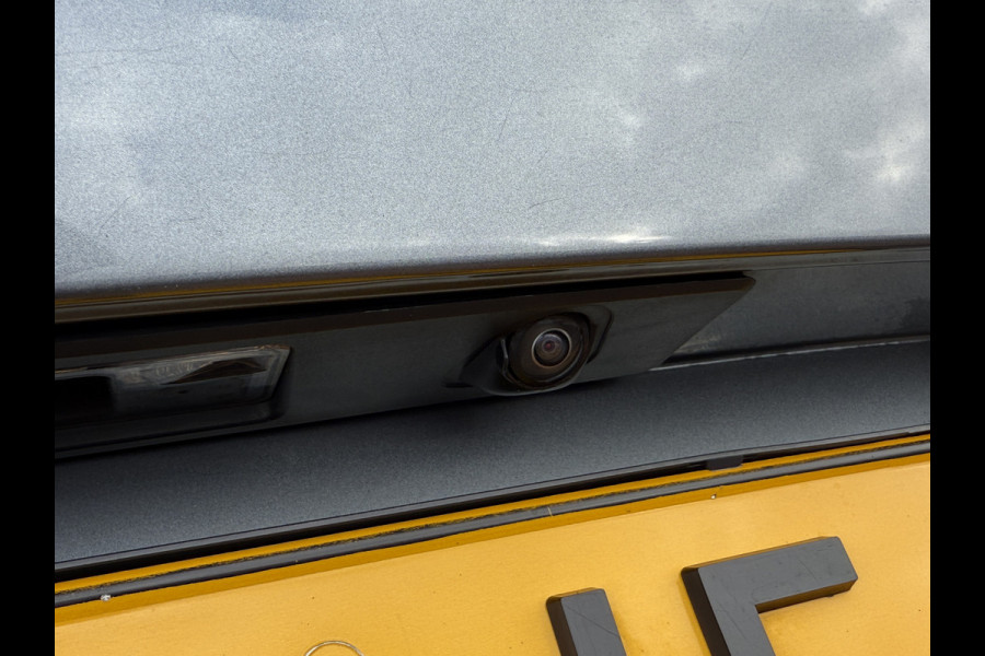 Volvo V60 2.0 B3 Momentum Advantage | R-Design | Elek. Trekhaak | Camera | Dealer onderhouden Volvo V60 2.0 B3 Momentum Advantage | R-Design | Elek. Trekhaak | Camera | Dealer onderhouden