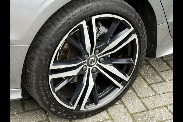 Volvo V60 2.0 B3 Momentum Advantage | R-Design | Elek. Trekhaak | Camera | Dealer onderhouden Volvo V60 2.0 B3 Momentum Advantage | R-Design | Elek. Trekhaak | Camera | Dealer onderhouden