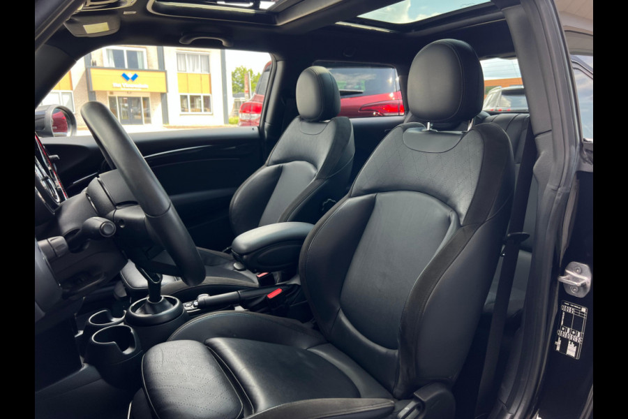 MINI Mini 1.5 Cooper John Cooper Works STUURWIEL VERW | PANO | CARPLAY | DEALER ONDERH | STOELVERW |