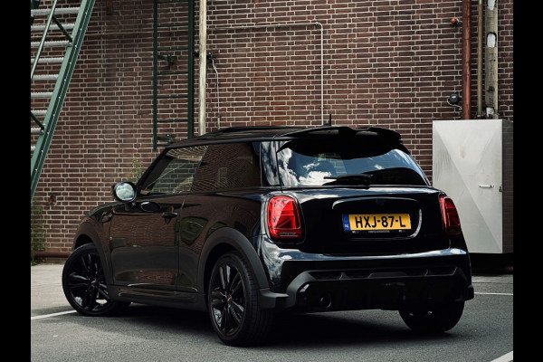 MINI Mini 1.5 Cooper John Cooper Works STUURWIEL VERW | PANO | CARPLAY | DEALER ONDERH | STOELVERW |