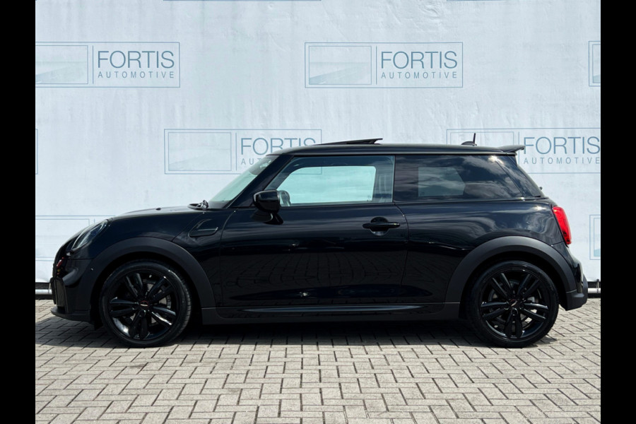 MINI Mini 1.5 Cooper John Cooper Works STUURWIEL VERW | PANO | CARPLAY | DEALER ONDERH | STOELVERW |